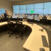 Un simulador que replica la sala de control real.