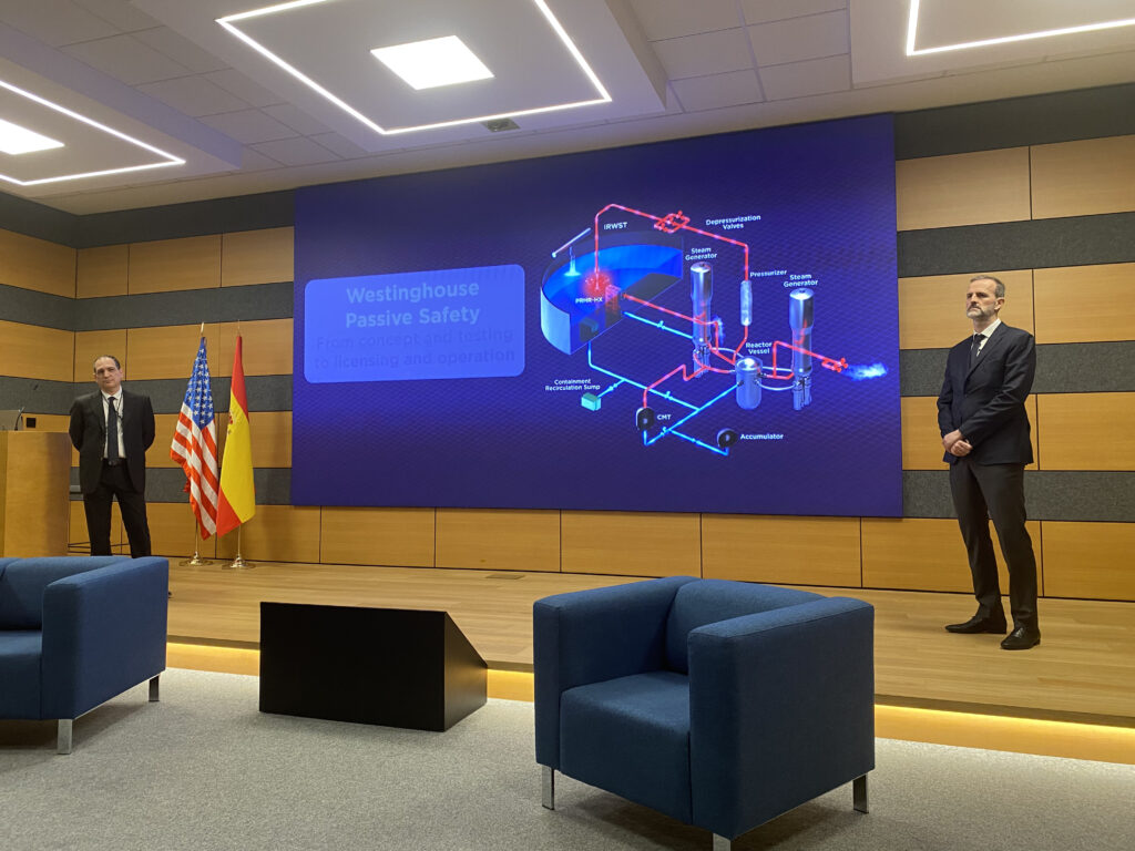 Luca Oriani, presidente global de nuevos reactores (APx), y Xavier Coll, presidente de Westinghouse España